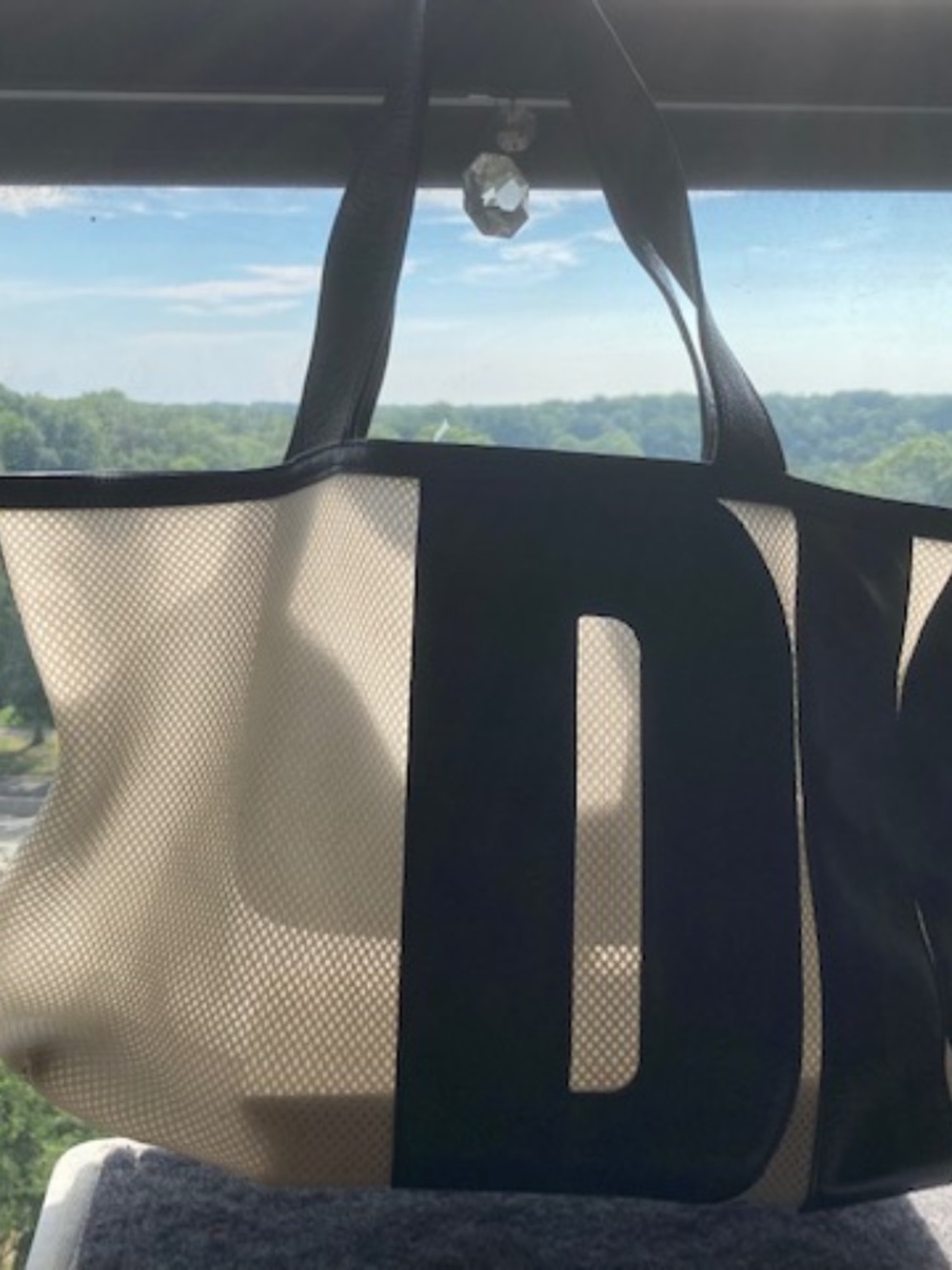 VINTAGE DKNY LOGO BLACK AND WHITE MESH TOTE - Picture 2 of 3